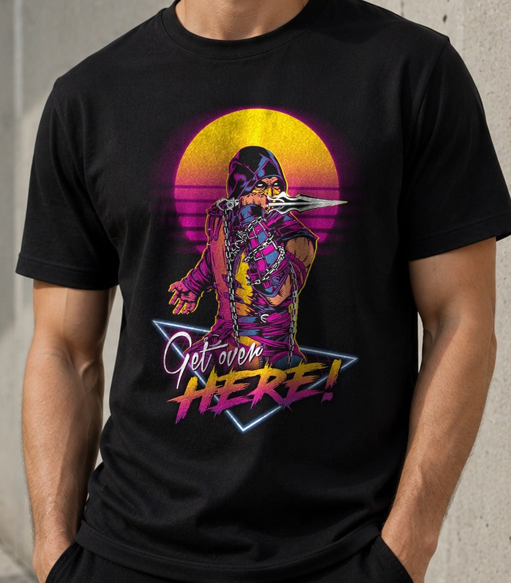 Camiseta Get Over Here! – Scorpion de Mortal Kombat (negra)