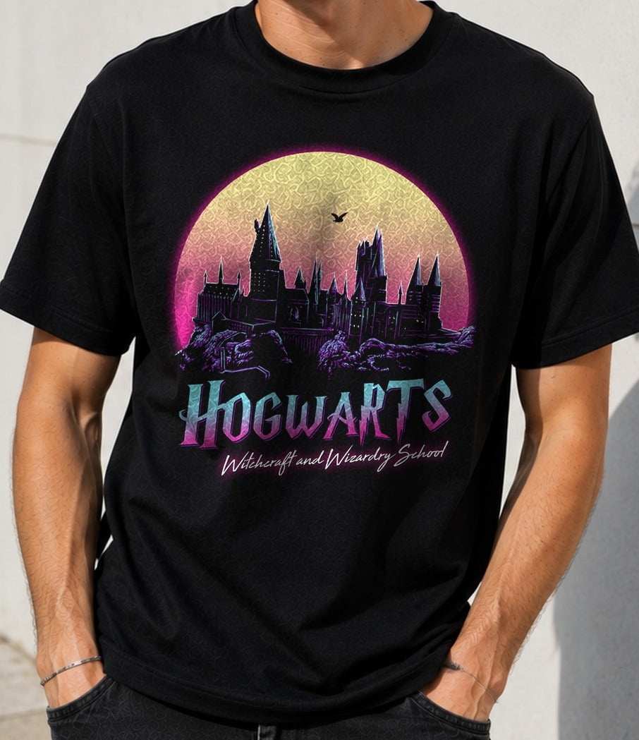 Camiseta Old School of Magic – Hogwarts de Harry Potter (negra)
