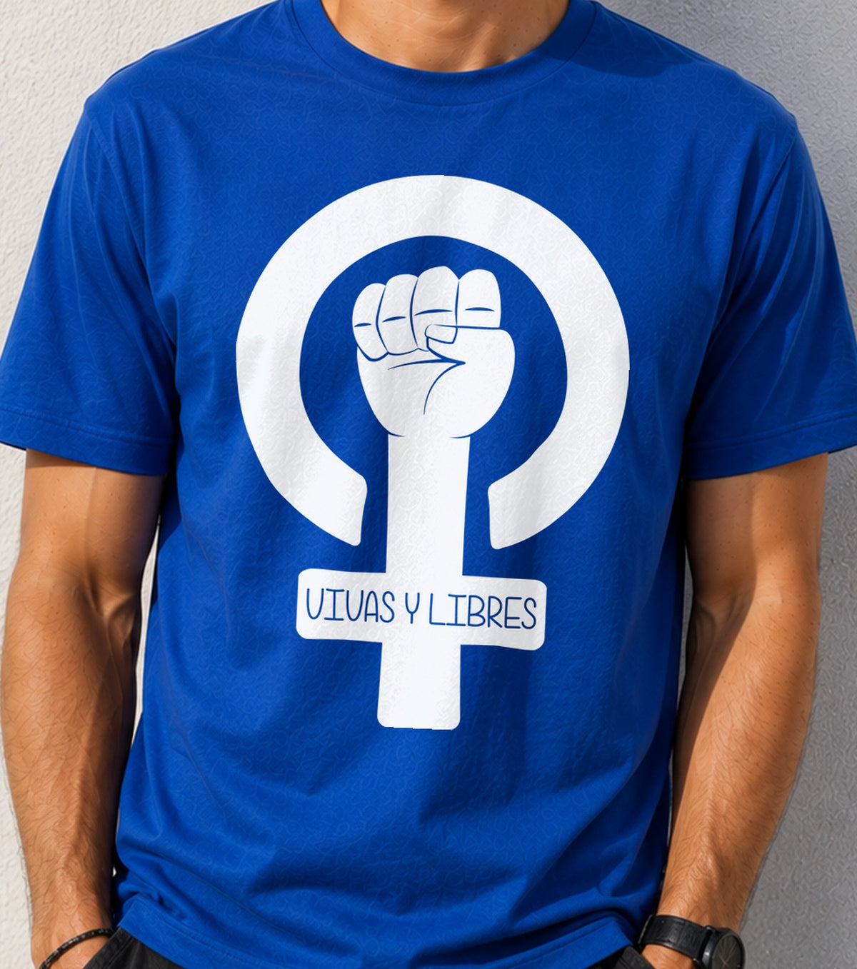 Camiseta Vivas y Libres – Símbolo Feminista (azul)