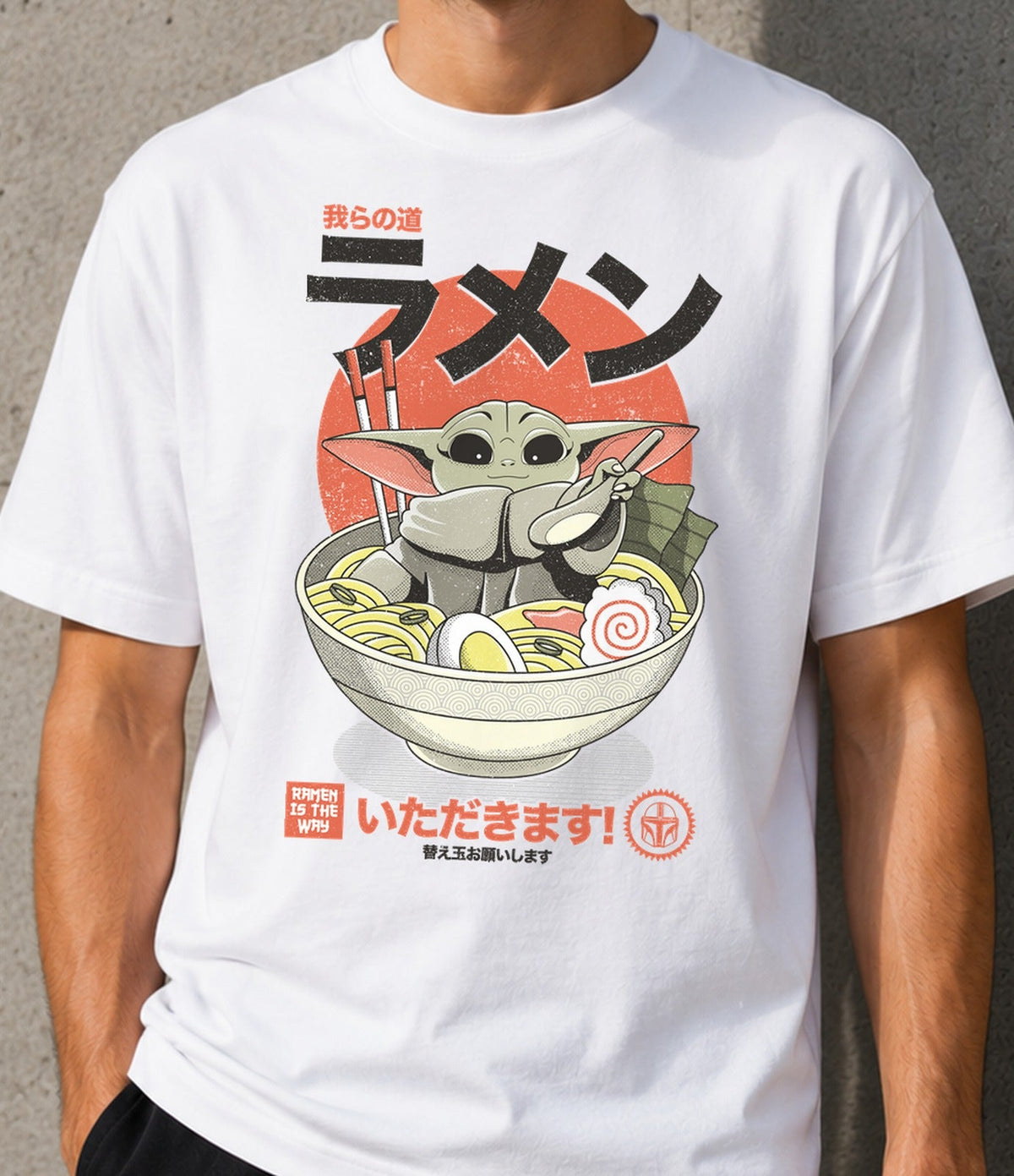 Camiseta Ramen Grogu – Ramen Japonés y Personaje Alienígena (blanca)