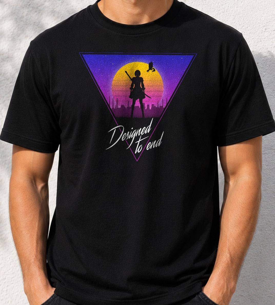 Camiseta Retro Android – NieR: Automata (negra)