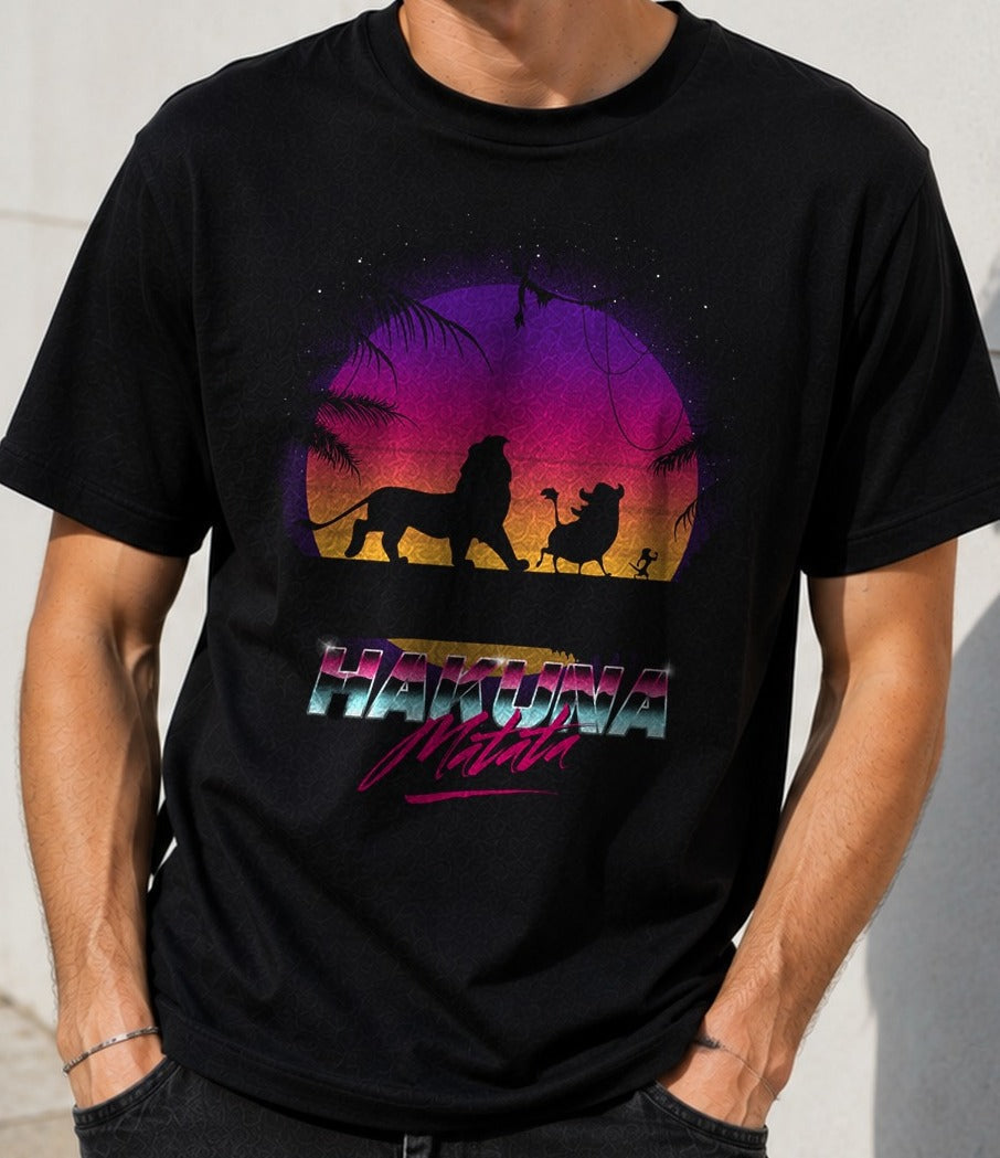 Camiseta Retro Matata – El Rey León (negra)