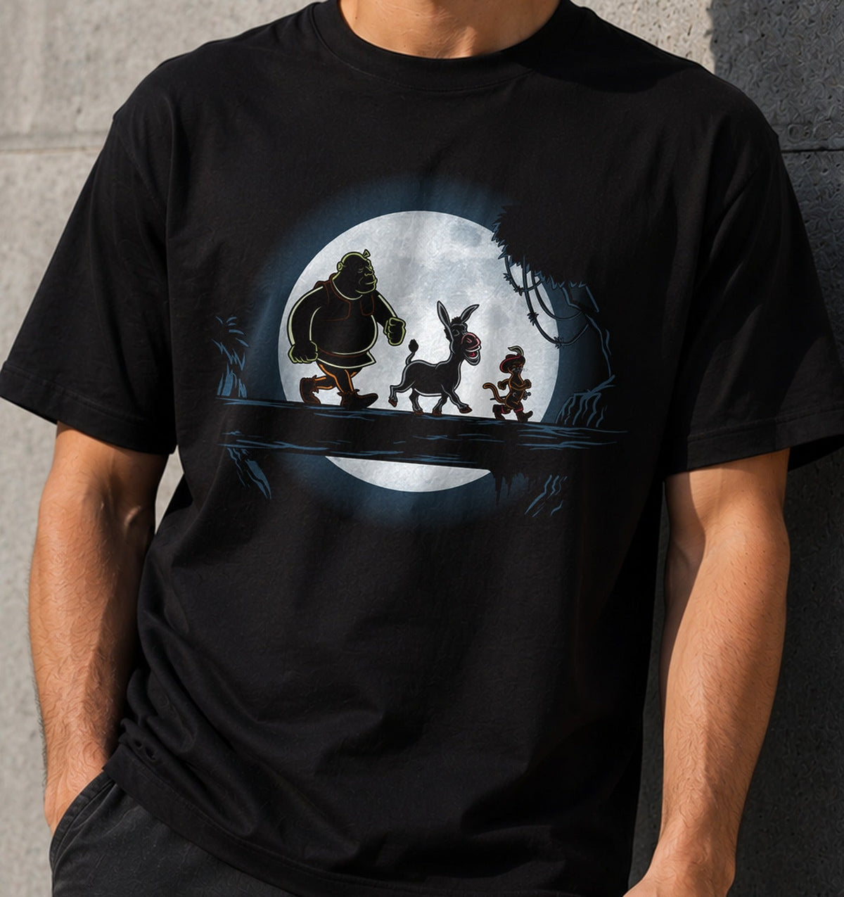 Camiseta Shrekuna Matata – Parodia Animada Bajo la Luna (negra)