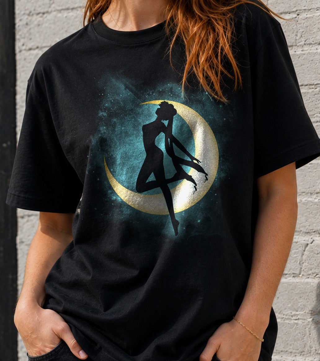 Camiseta Silhouette Under the Moon – Sailor Moon (negra)
