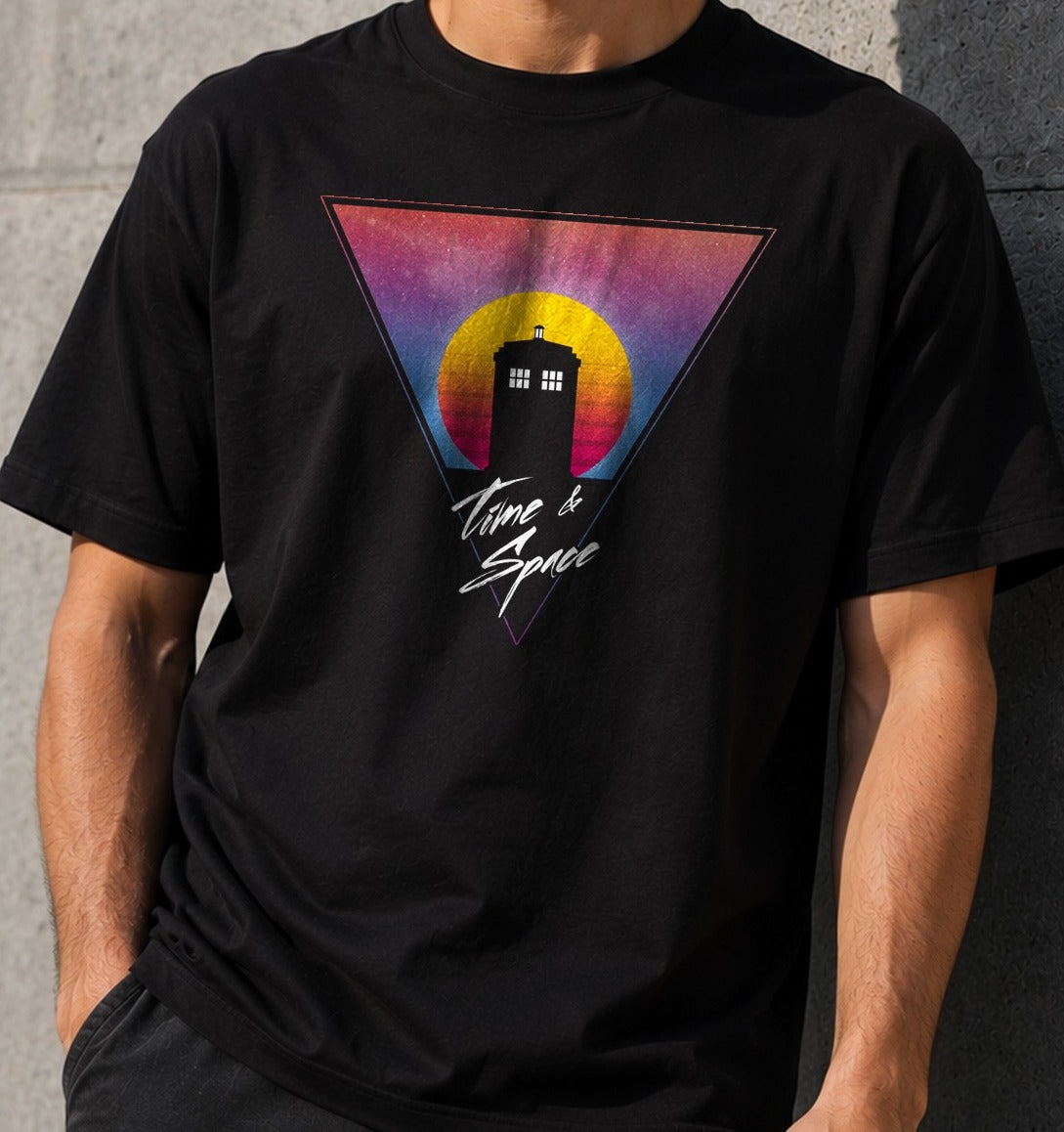 Camiseta Time and Space – Doctor Who (negra)