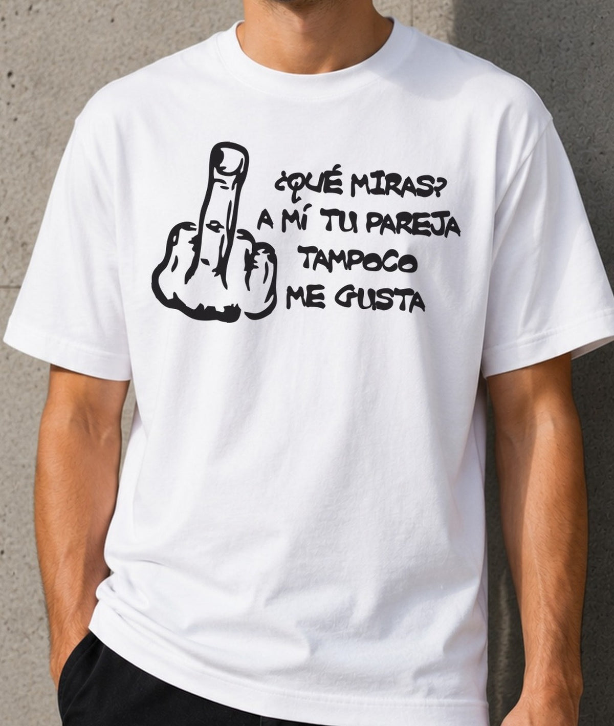 Camiseta Tu Pareja Tampoco Me Gusta – Humor Gamberro (blanca)