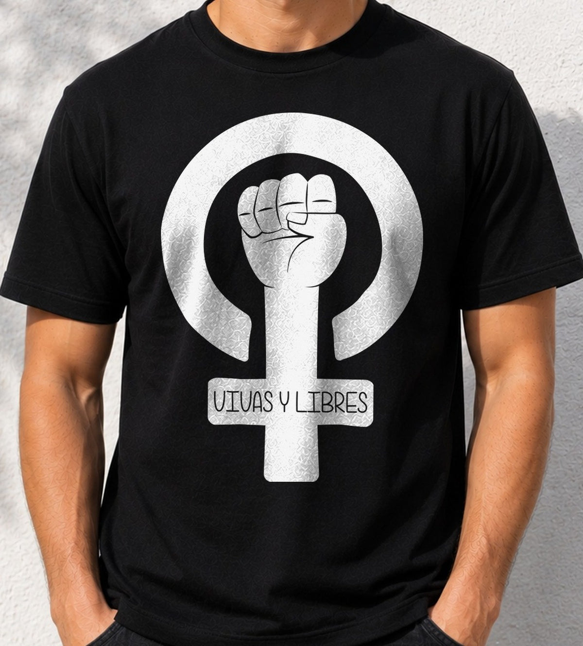 Camiseta Vivas y Libres – Símbolo Feminista (negra)