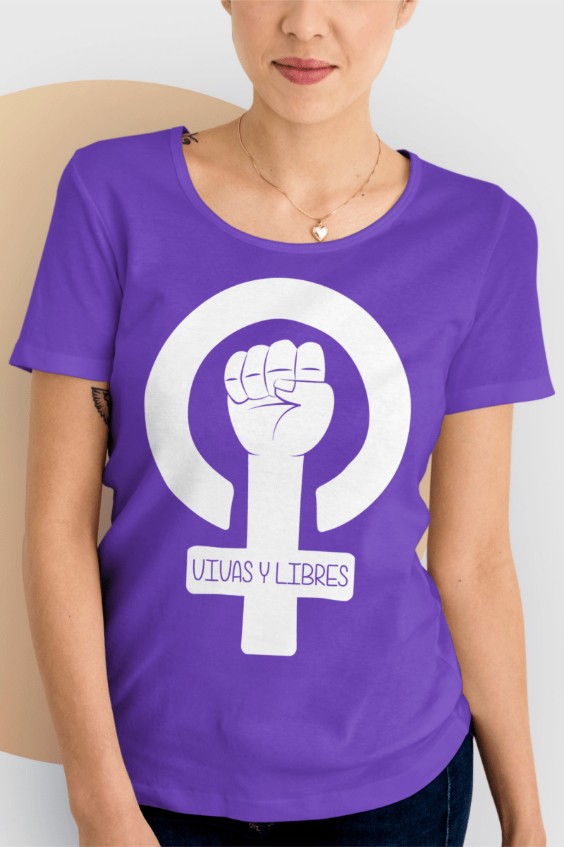 Camiseta Vivas y libres - El Cajón Friki