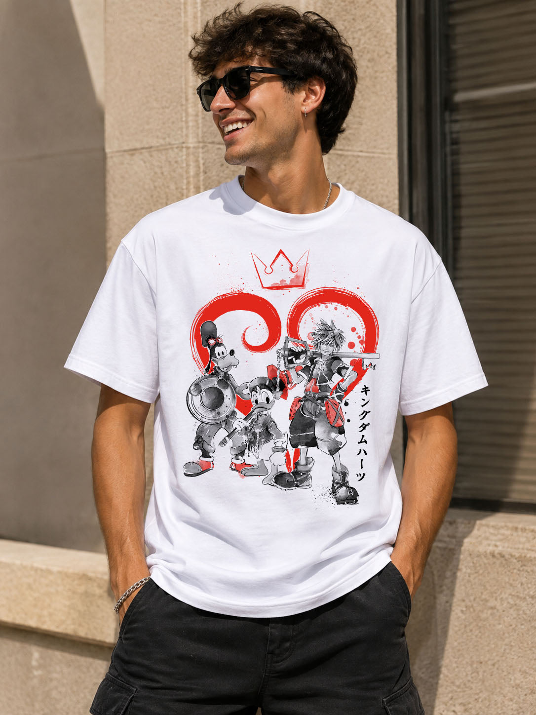 Camiseta blanca con ilustración en tinta japonesa y acuarela, diseño de DRMONEKERS
