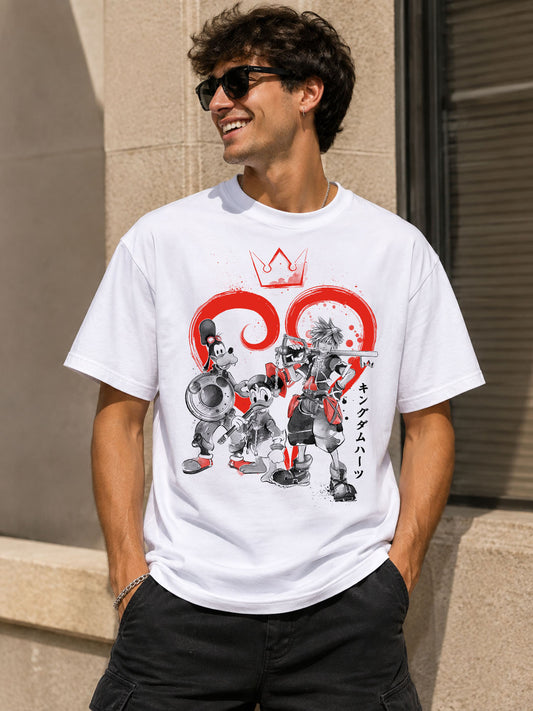 Camiseta blanca con ilustración en tinta japonesa y acuarela, diseño de DRMONEKERS