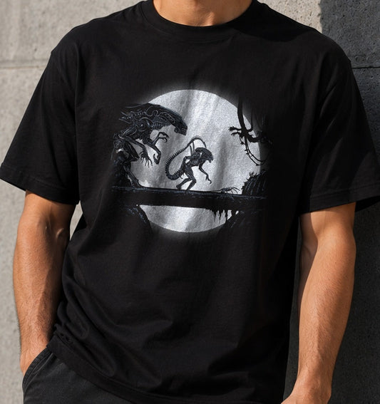 Camiseta Alien Matata – Parodia de Alien y El Rey León (negra)