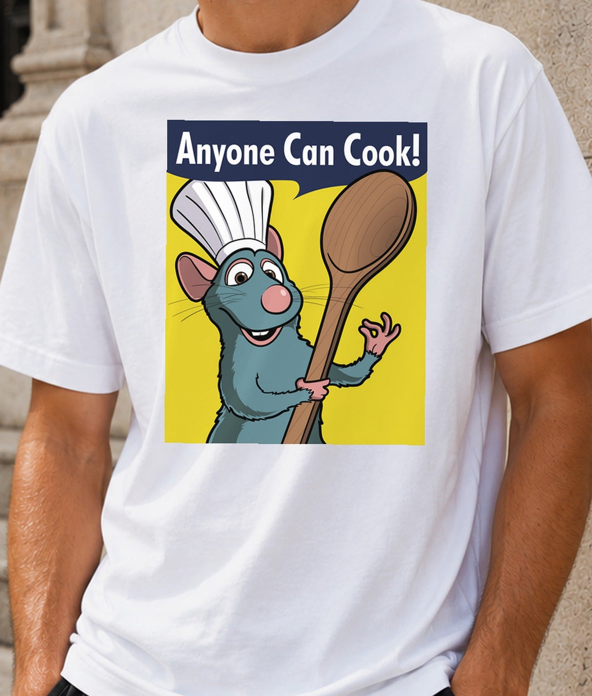 Camiseta Anyone Can Cook – Rata Cocinera de Animación (blanca)