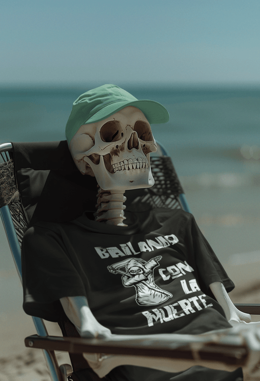 Camiseta Bailando con la muerte - El Cajón Friki