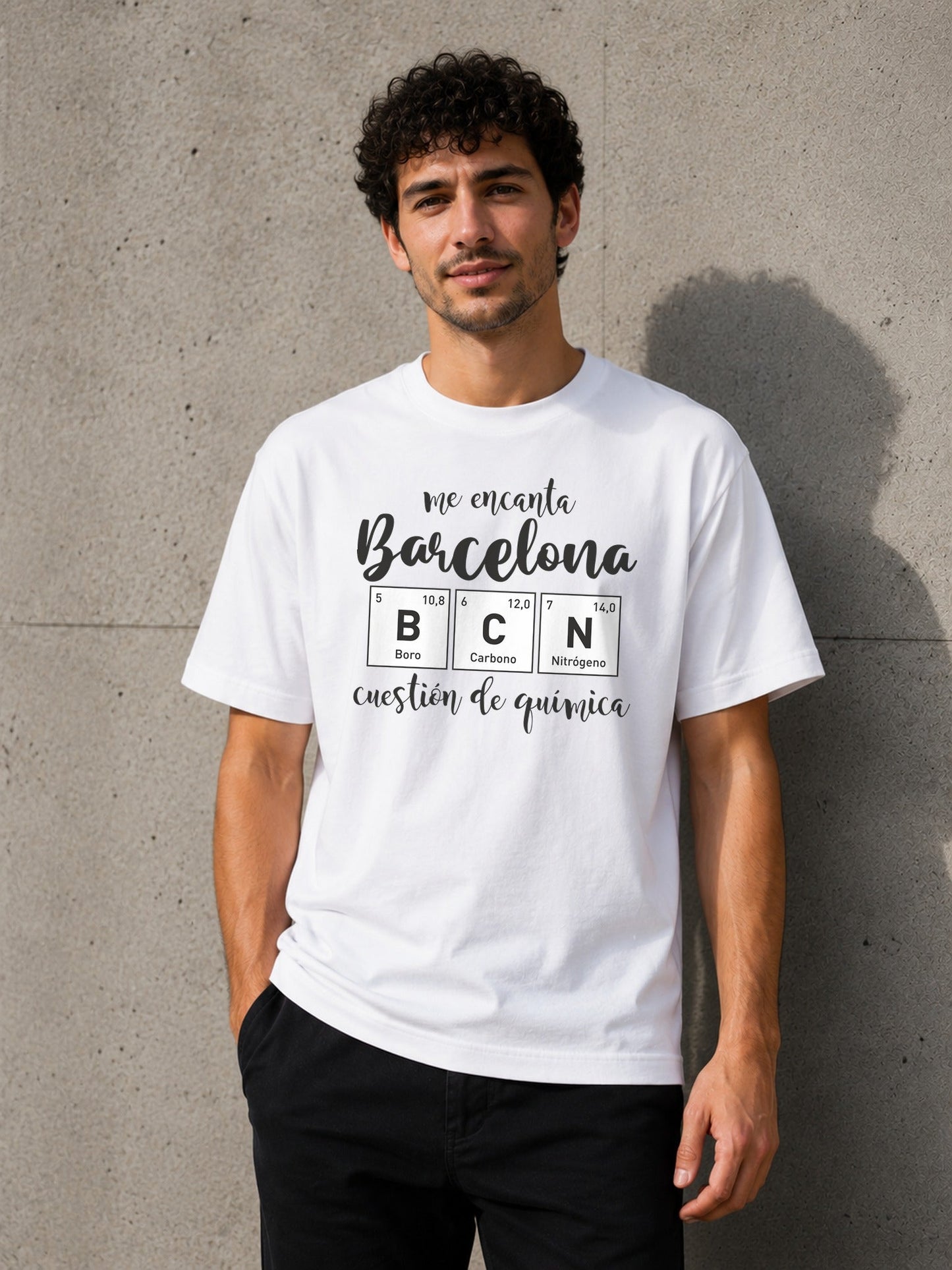 Camiseta con el diseño Barcelona Tiene Química – Regalo para amantes de la ciudad, de Paranoia Records