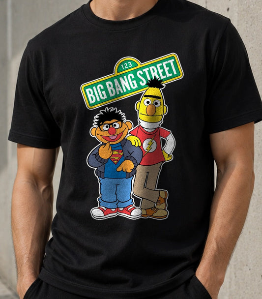 Camiseta Big Bang Muppets – Parodia de Barrio Sésamo y Big Bang Theory (negra)