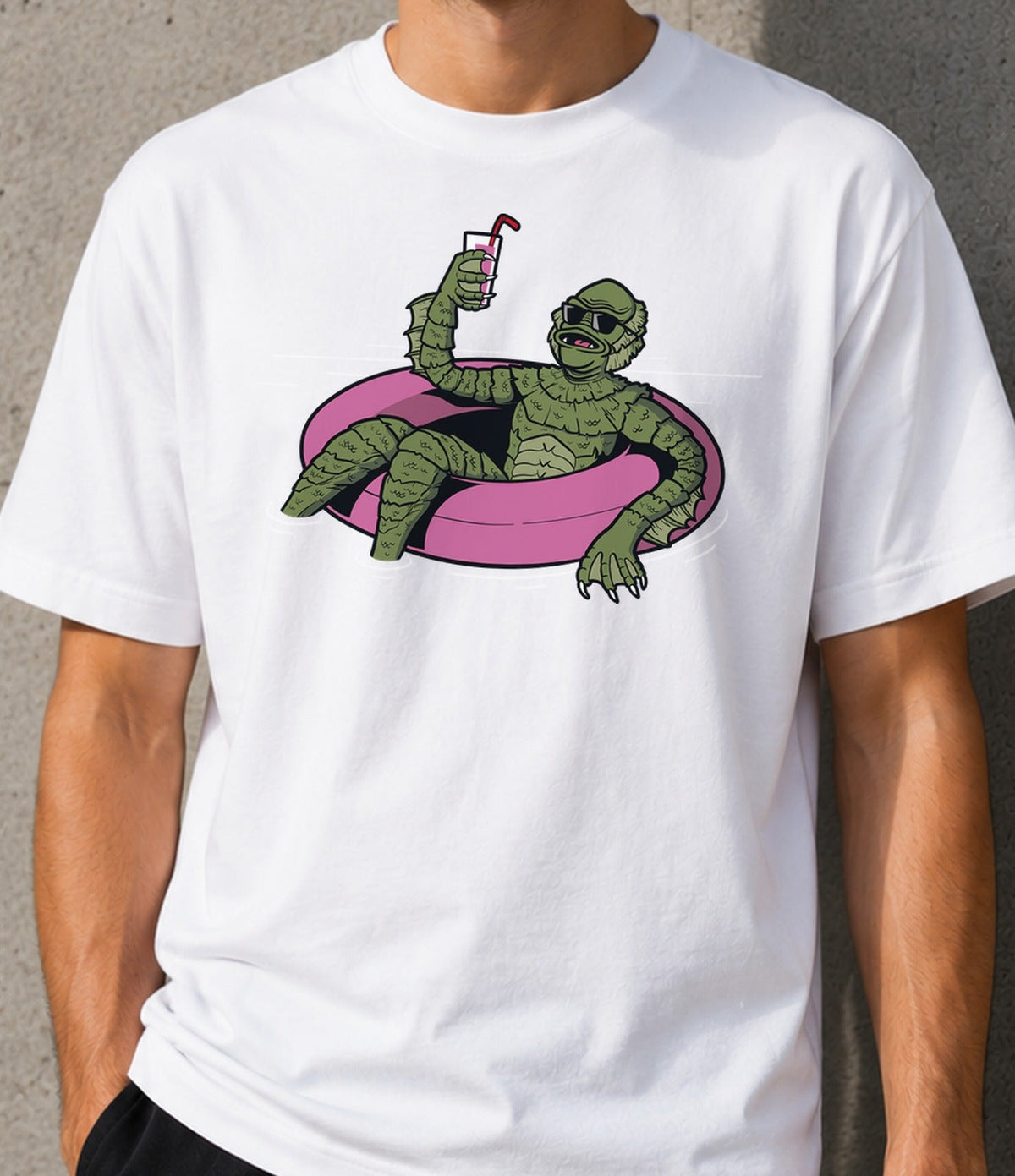 Camiseta Black Lagoon Vibes – Monstruo Clásico de Terror en Vacaciones (blanca)