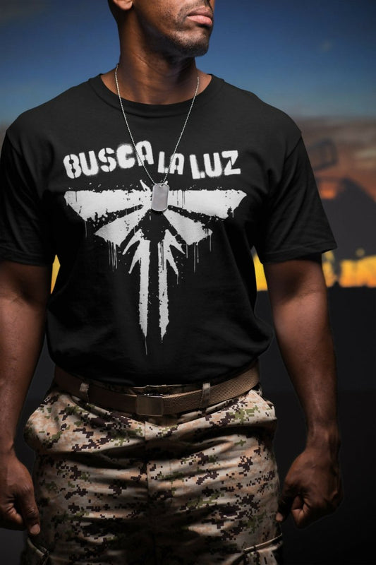Camiseta Busca la luz - El Cajón Friki