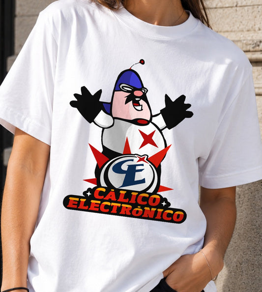 Camiseta Calico Electrónico – Superhéroe de Culto Español (blanca)
