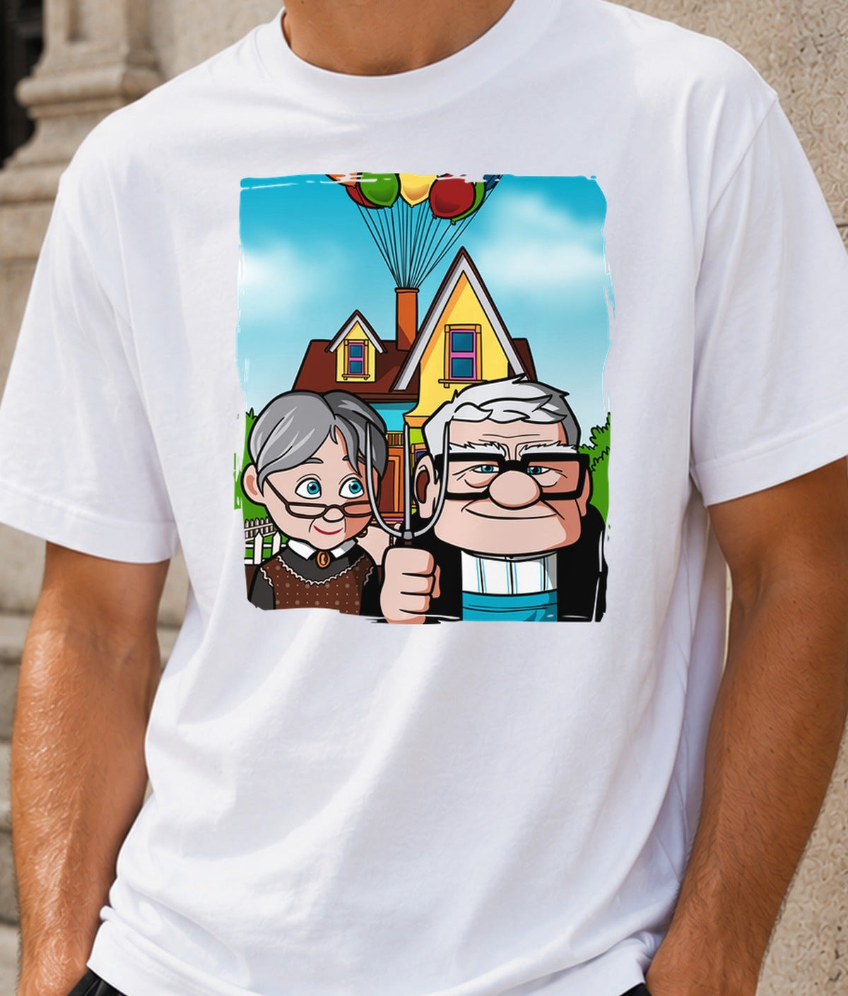 Camiseta Carl & Ellie – Casa Voladora y Cuadro Clásico (blanca)