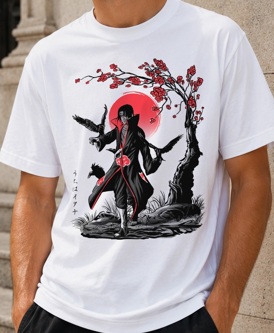 Camiseta Clan Killer – Itachi Uchiha de Naruto (blanca)