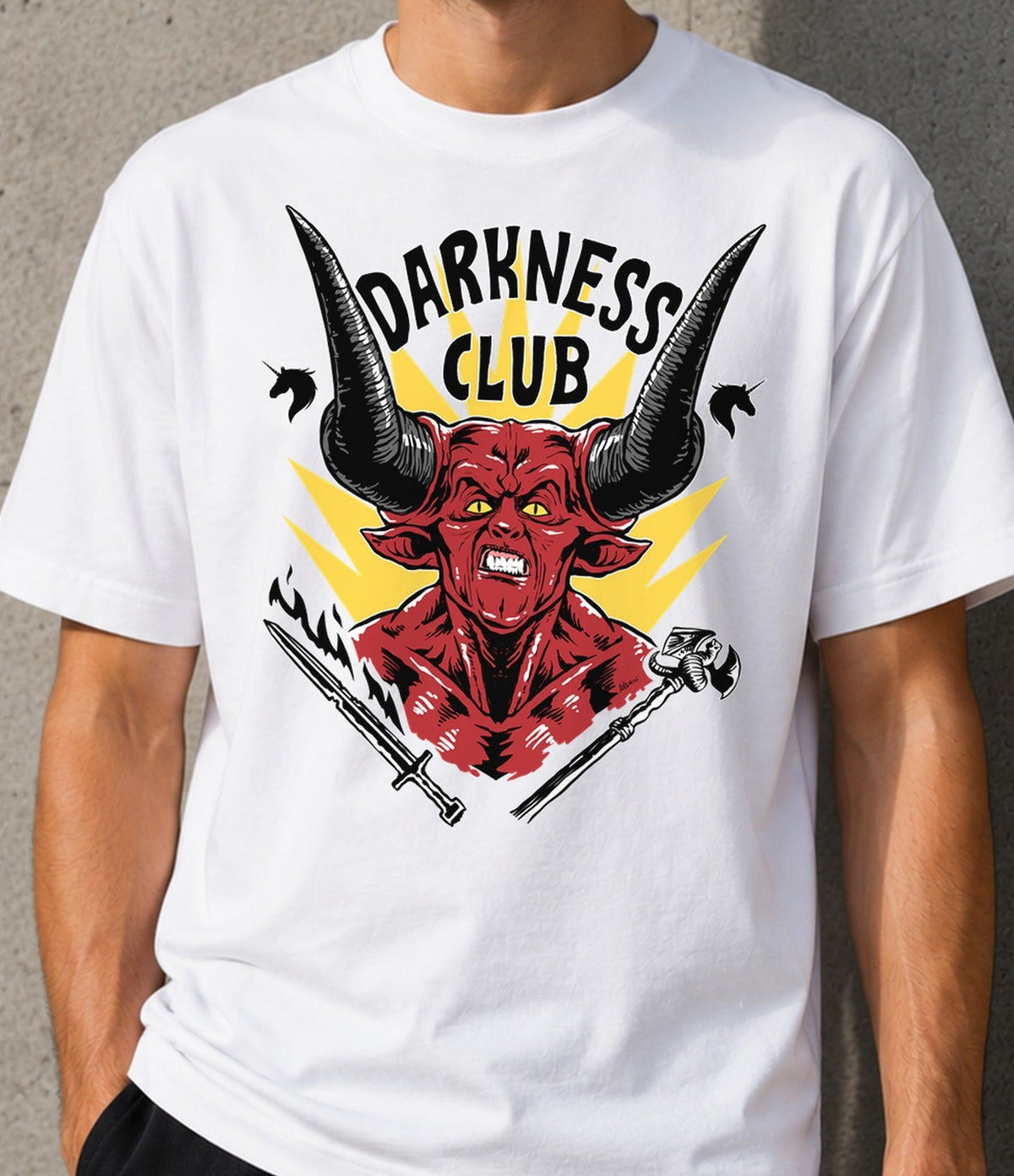 Camiseta Darkness Club – Demonio y Fantasía Oscura (blanca)