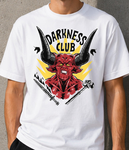 Camiseta Darkness Club – Demonio y Fantasía Oscura (blanca)