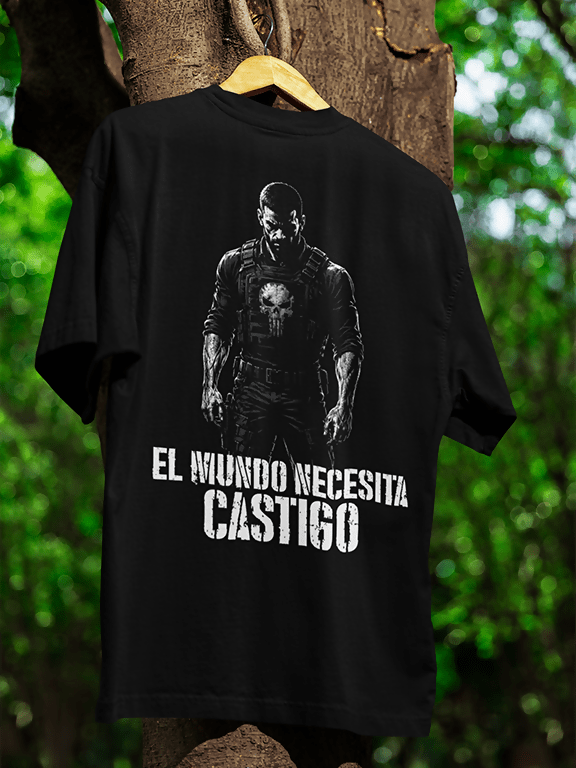 Camiseta El mundo necesita castigo - El Cajón Friki