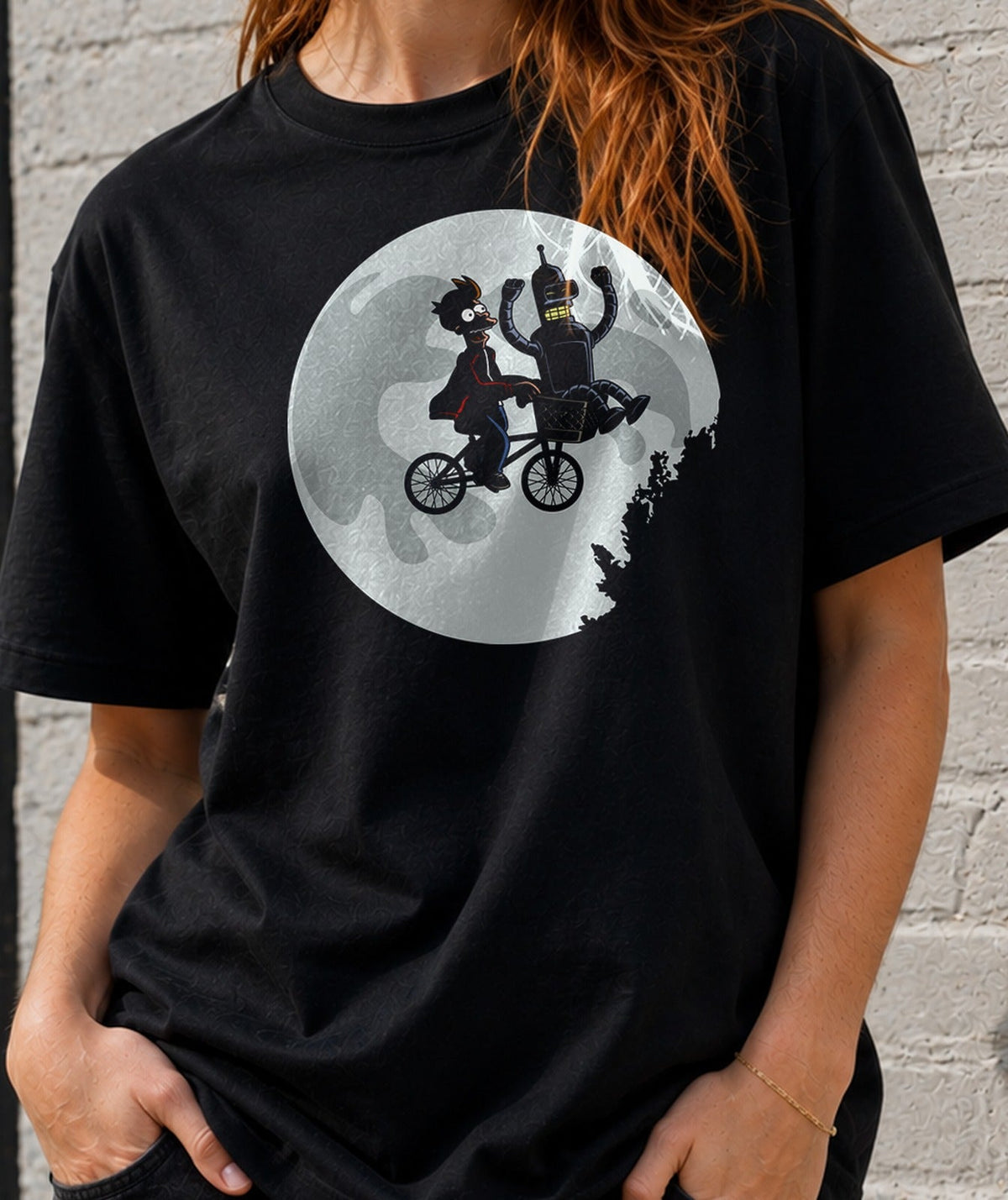 Camiseta Future Friends – Bici Voladora ante la Luna (negra)