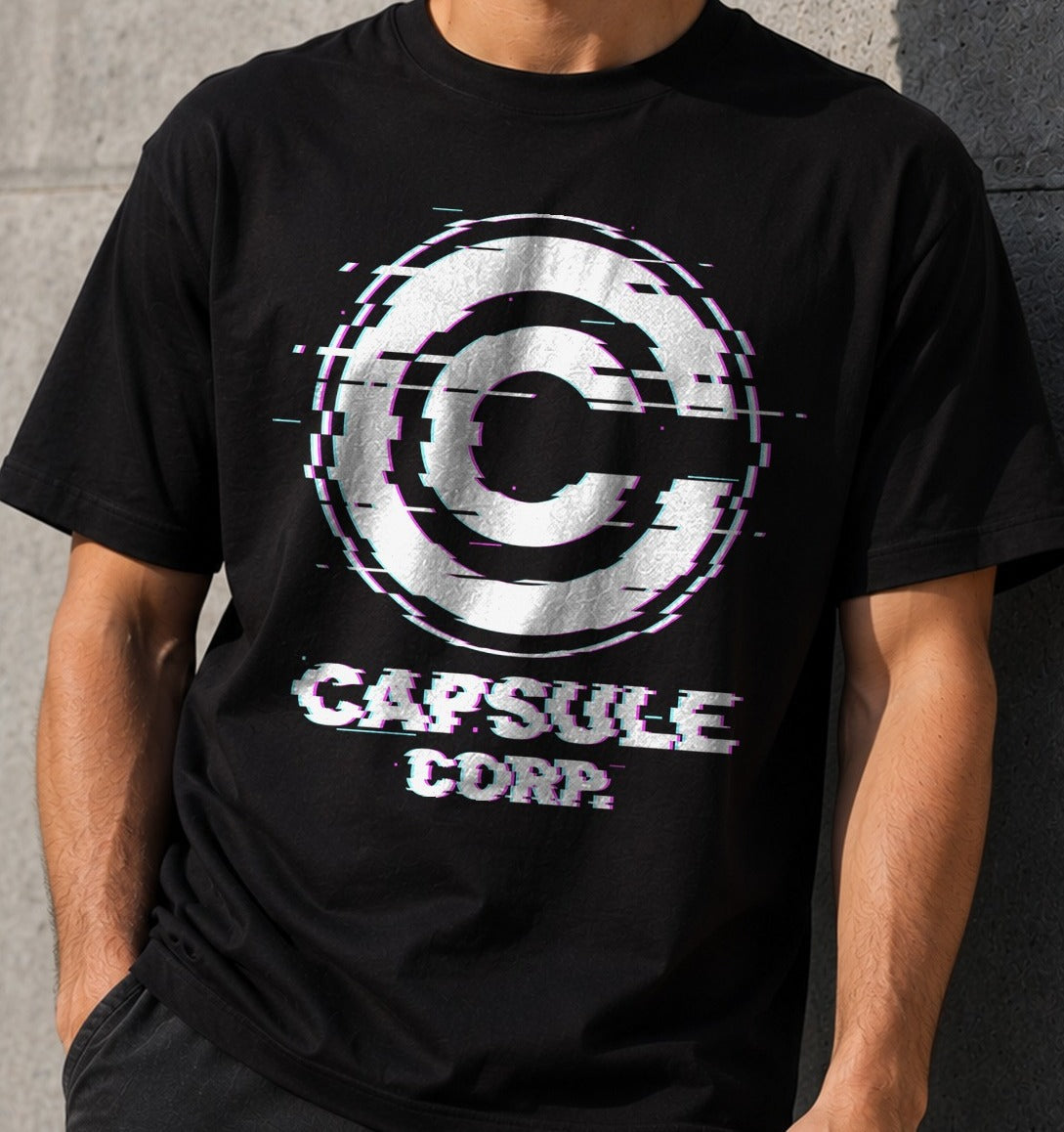 Camiseta Glitch Capsule Corp. – Dragon Ball (negra)
