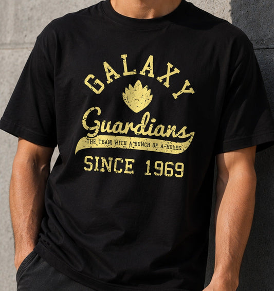 Camiseta Guardians Since 1969 – Equipo Espacial de Cómic Retro (negra)