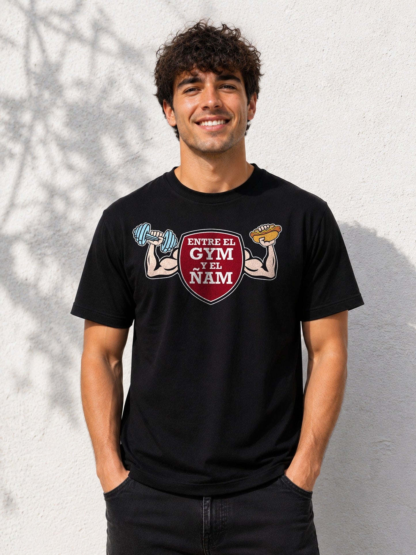 Camiseta con el diseño GYM Y ÑAM – Regalo para los que aman el gimnasio y la comida, de Paranoia Records
