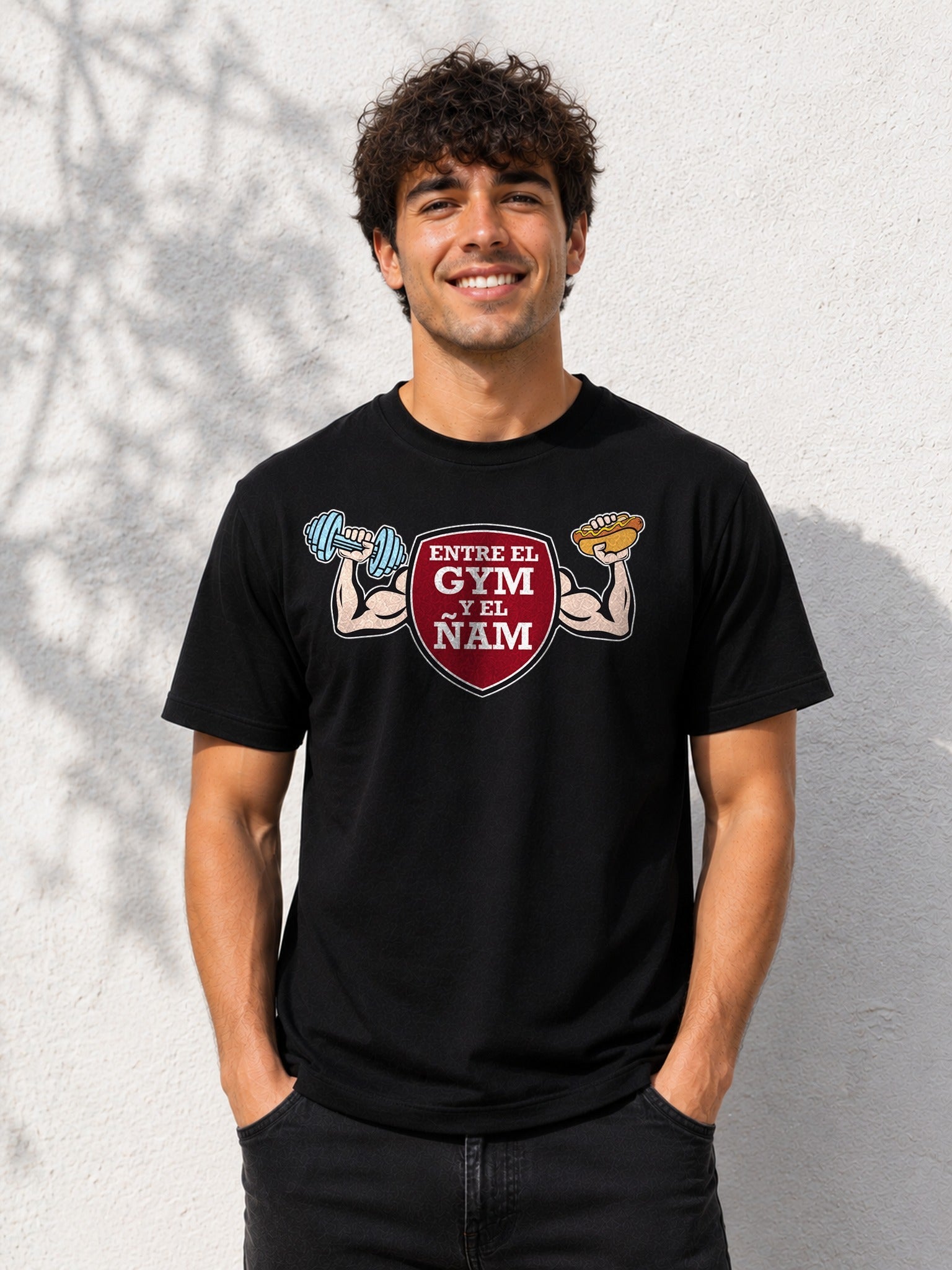 Camiseta con el diseño GYM Y ÑAM – Regalo para los que aman el gimnasio y la comida, de Paranoia Records