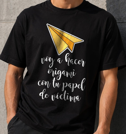 Camiseta Hacer Origami Avión – Regalo para Dramáticos (negra)