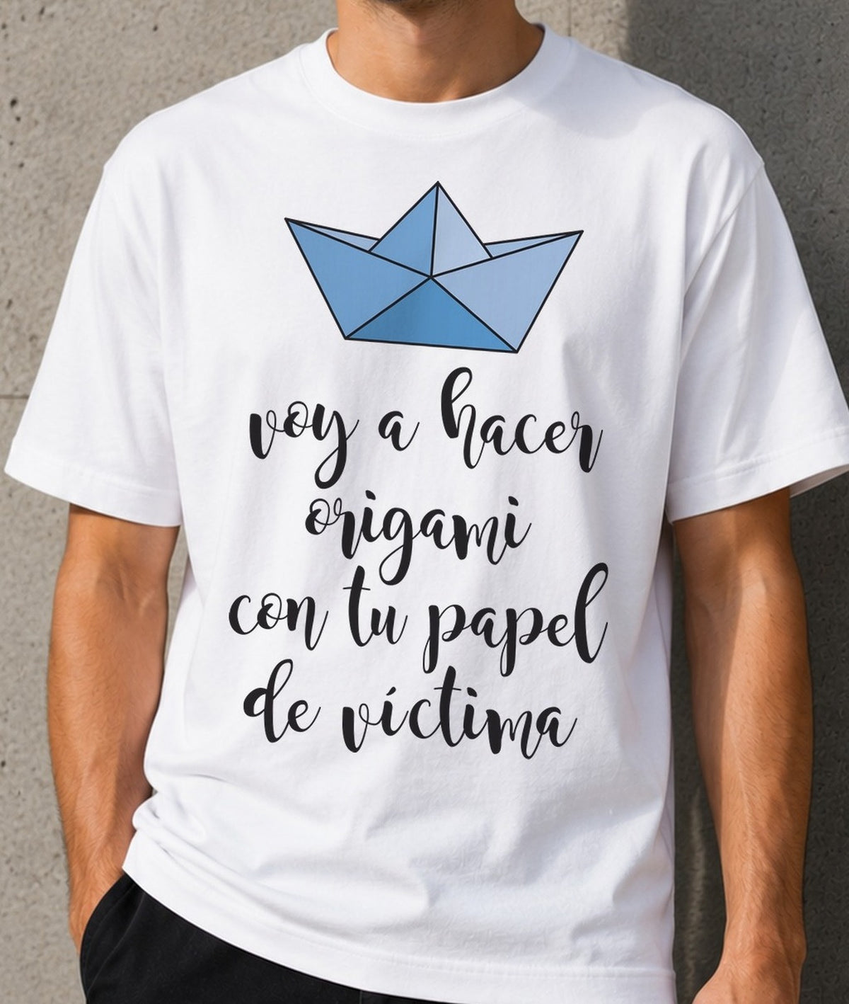 Camiseta Hacer Origami Barquito – Frase Gamberra (blanca)