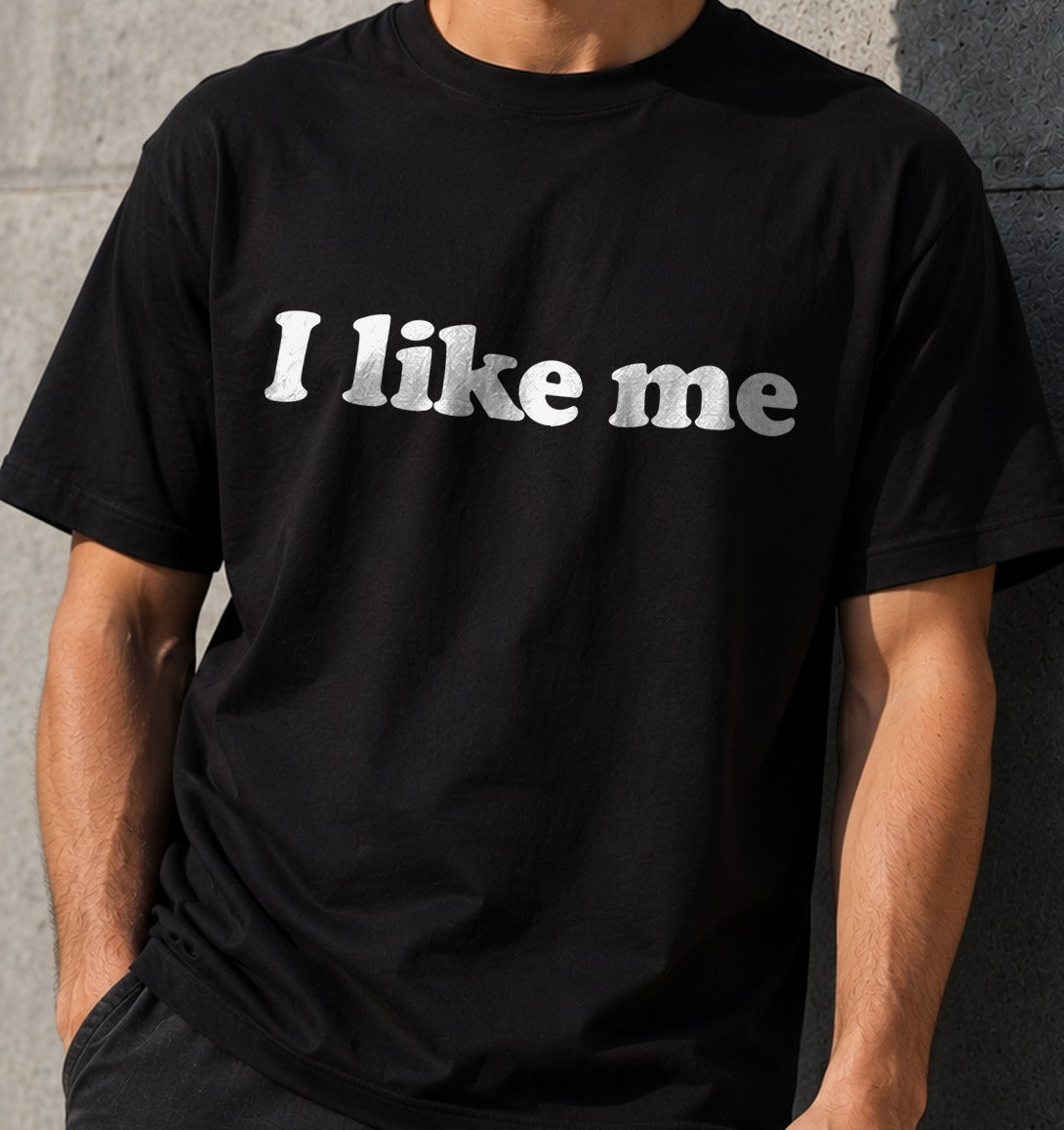 Camiseta I Like Me – Frase para los que se lo tienen creído (negra)