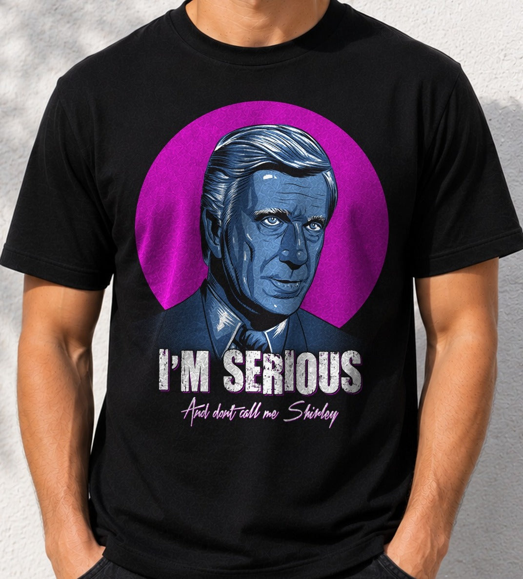 Camiseta I'm Serious – Aterriza Como Puedas (negra)