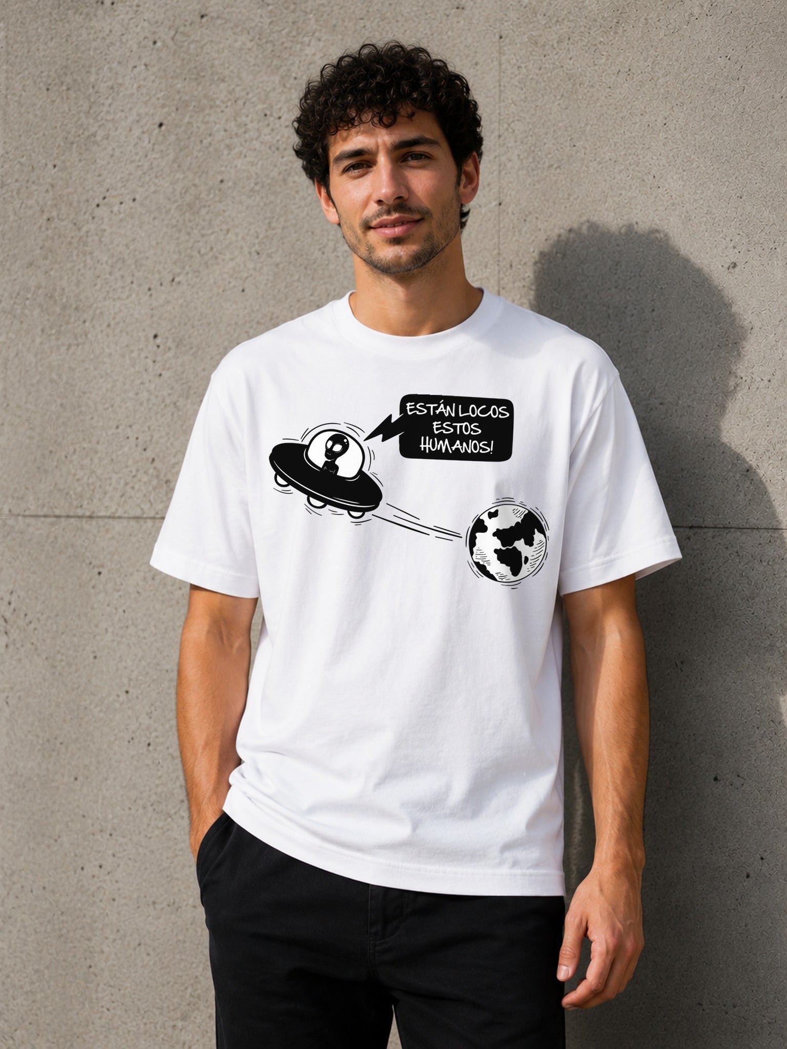 Camiseta con el diseño Invasión Alien – Regalo con humor extraterrestre, de Paranoia Records