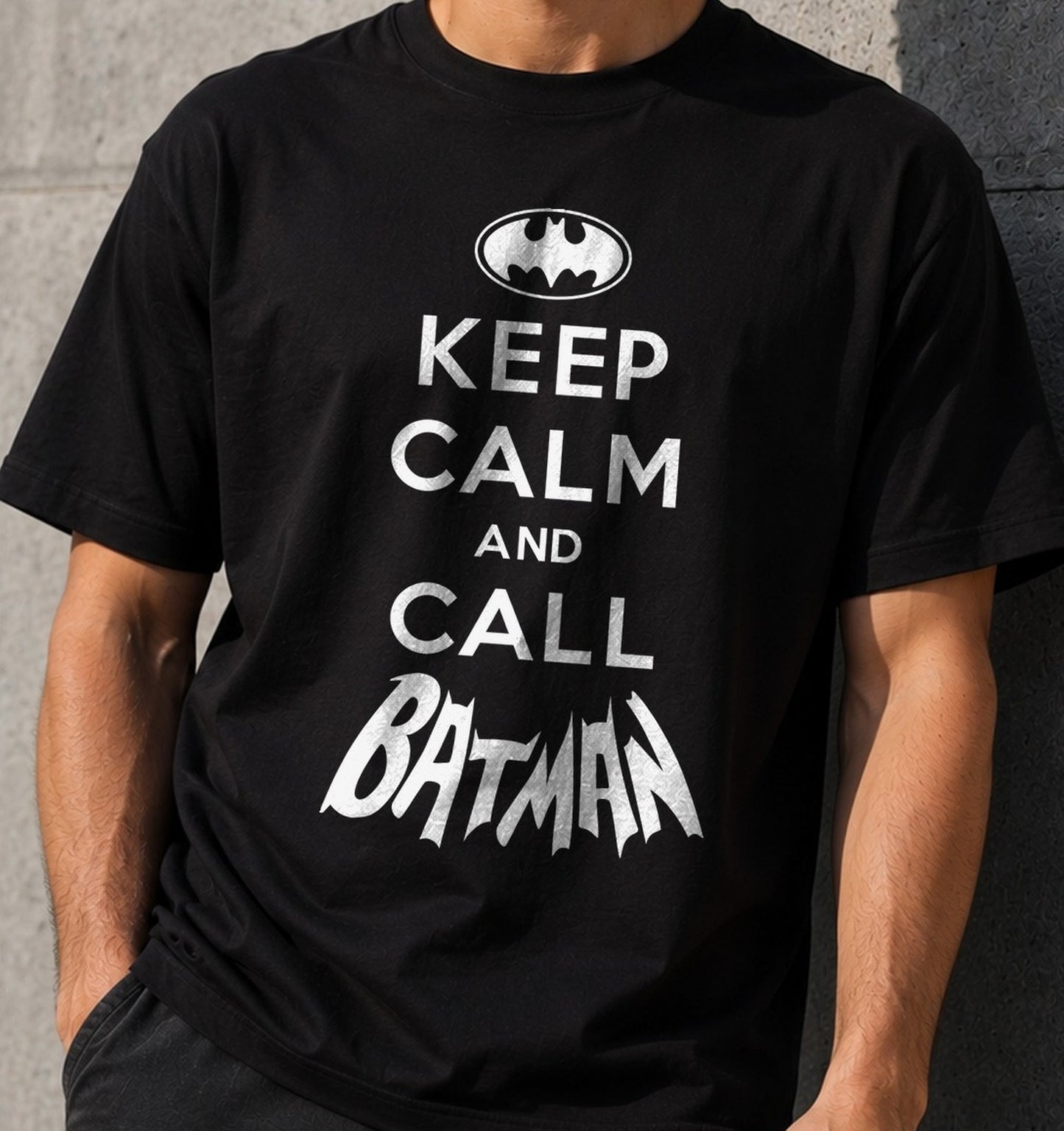 Camiseta Keep Calm and Call Batman – Batman (negra)