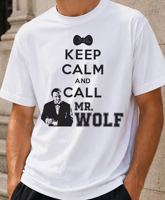 Camiseta Keep Calm and Call Mr Wolf – Pulp Fiction (blanca)