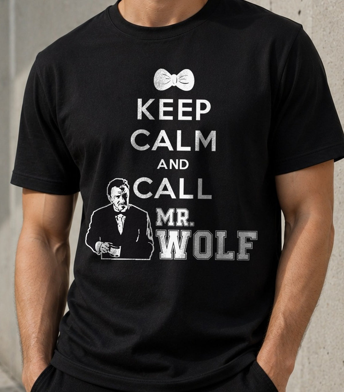 Camiseta Keep Calm and Call Mr Wolf – Pulp Fiction (negra)