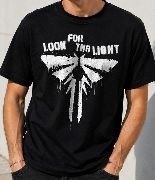 Camiseta Look For The Light – The Last of Us (negra)