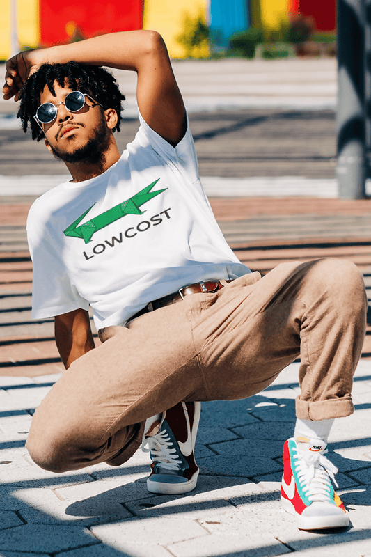 Camiseta Lowcost - El Cajón Friki