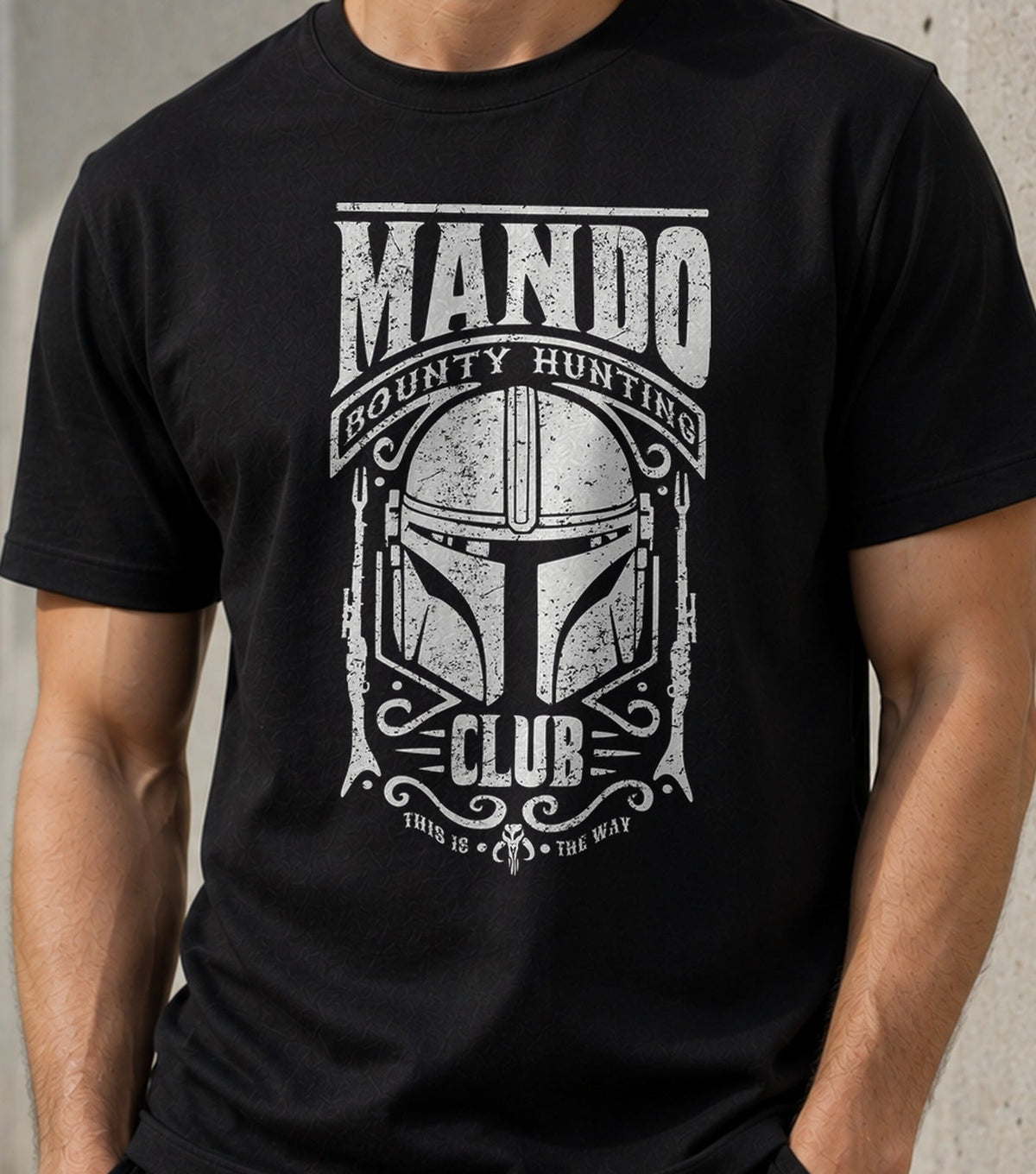 Camiseta Mando Bounty Hunting Club – Casco de Cazarrecompensas Galáctico (negra)