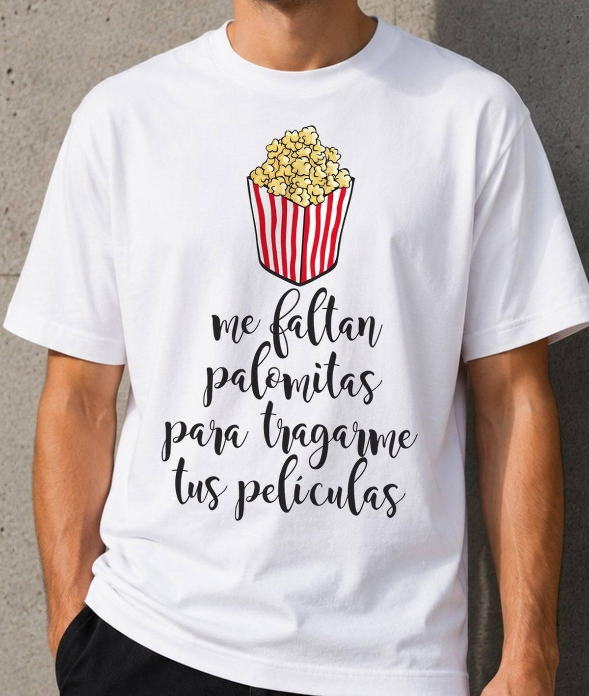 Camiseta Me Faltan Palomitas – Regalo para cinéfilos pesados (blanca)