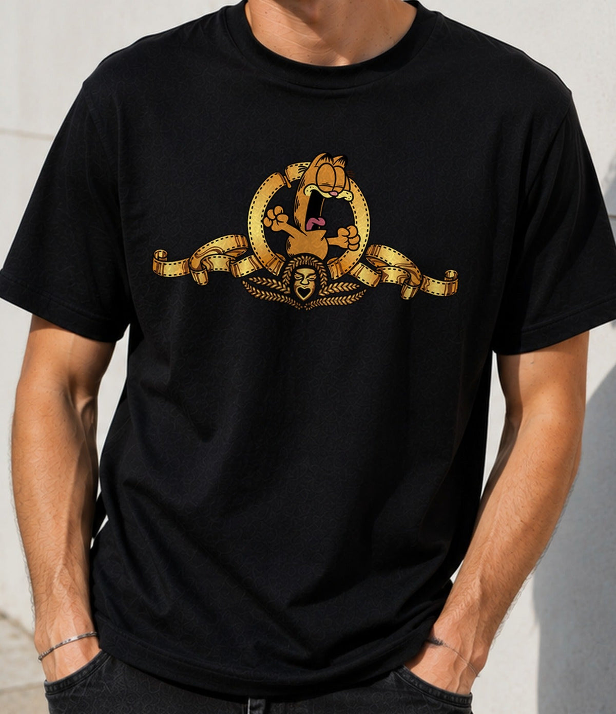 Camiseta Metro Garfield Mayer – Parodia de Estudio de Cine Clásico (negra)
