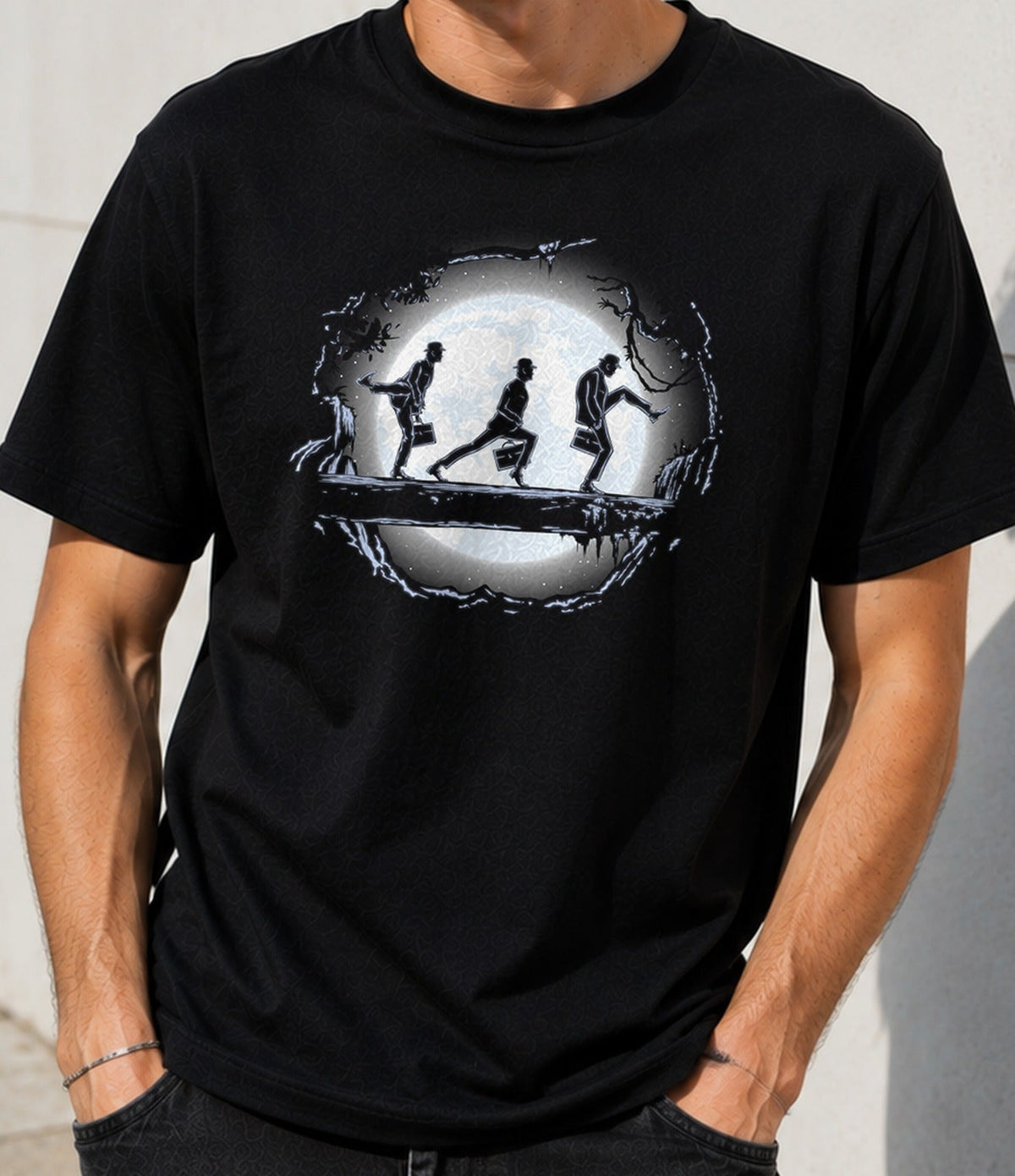 Camiseta Ministry of Hakuna Matata – Comedia Británica y Luna Llena (negra)