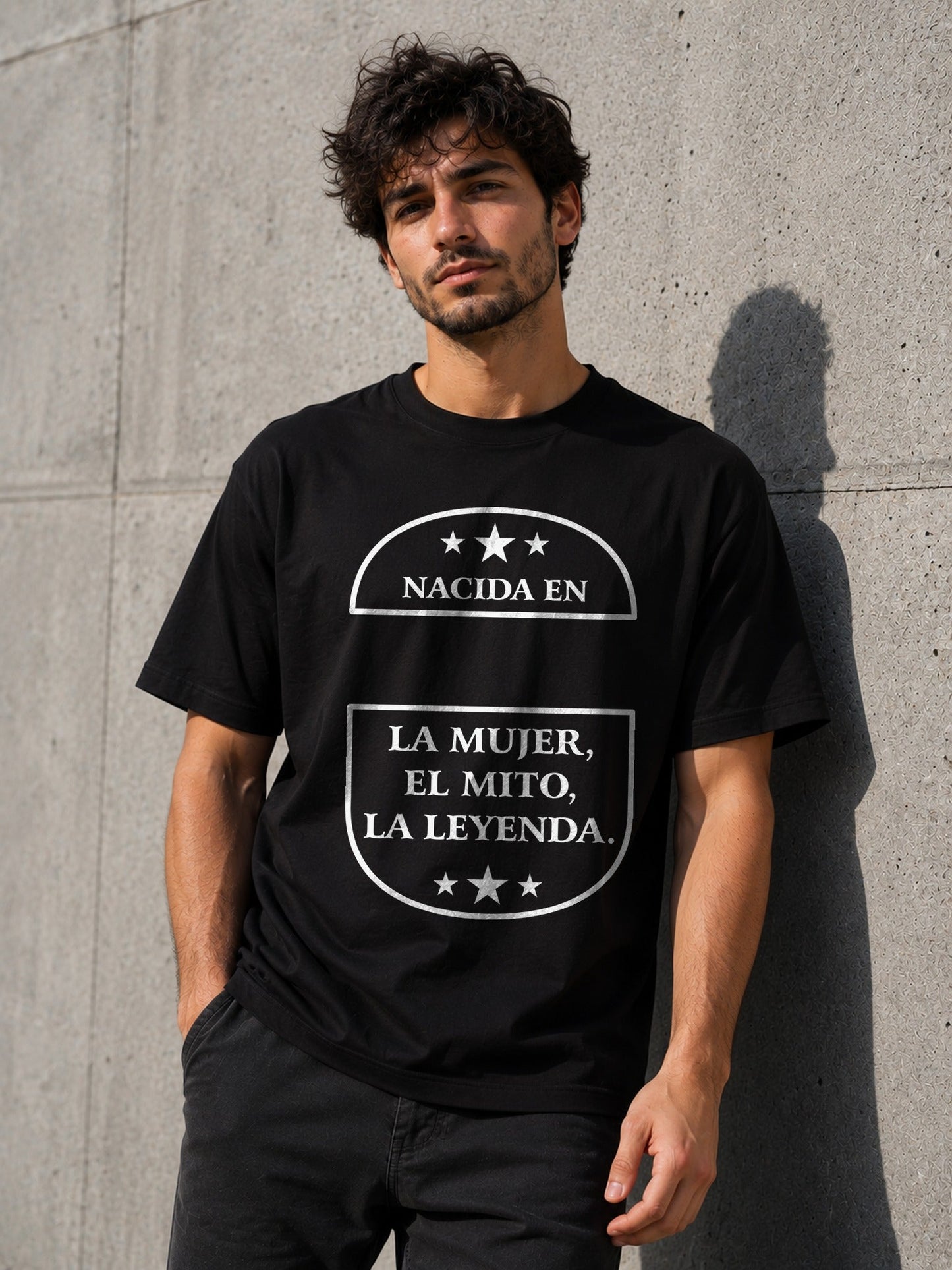 Camiseta con el diseño La Mujer, El Mito, La Leyenda – Regalo de cumpleaños, de Paranoia Records