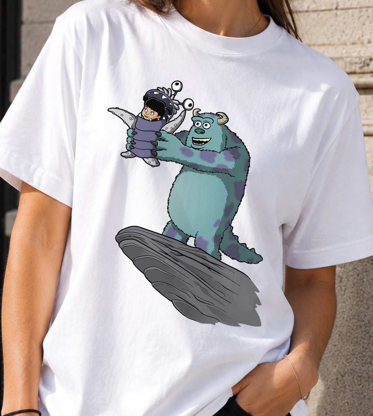Camiseta Monster Queen – Monstruos y Animación con Humor (blanca)