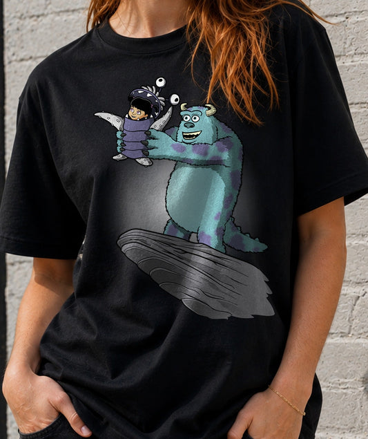 Camiseta Monster Queen – Monstruos y Animación con Humor (negra)