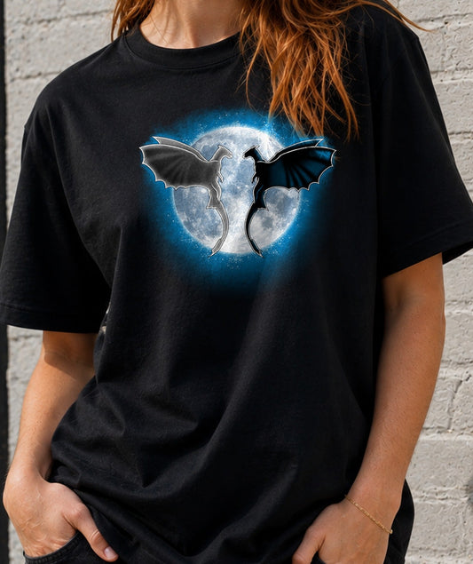 Camiseta Moon Dragons – Dragones Blanco y Negro con Luna Llena (negra)